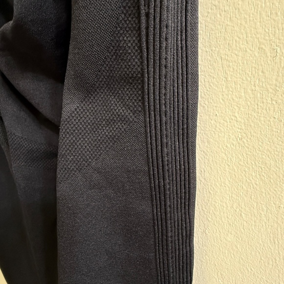 Halara Seamless Flow High Waisted Butt Lifting Leggings Black Size Med 7/8- New - Picture 4 of 6